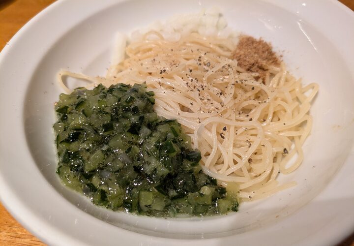 丿貫（へちかん）木更津店の煮干し蕎麦の和え玉（山形だし）