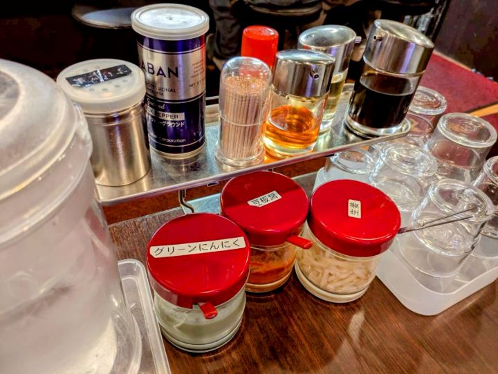 横浜家系ラーメン吟家　卓上調味料