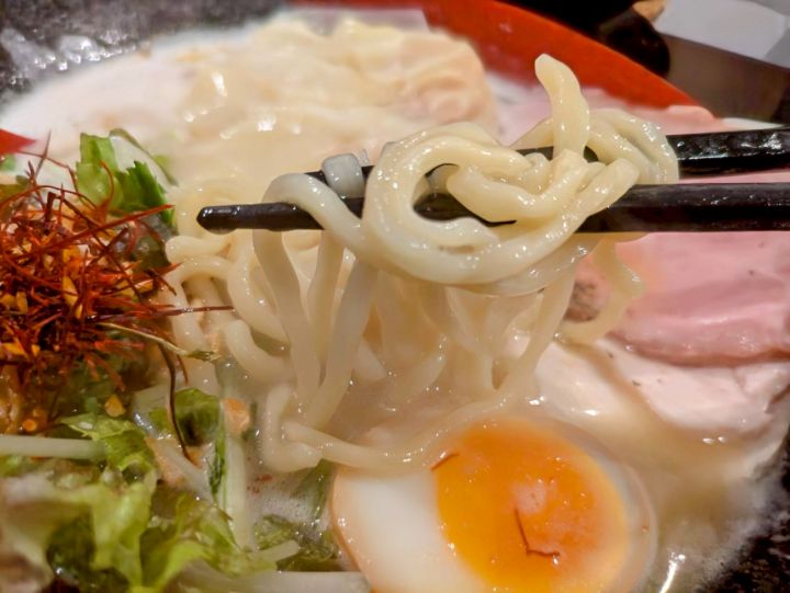 鶏白湯らぁめん　笹本爲次郎商店　浅草開化楼　麺