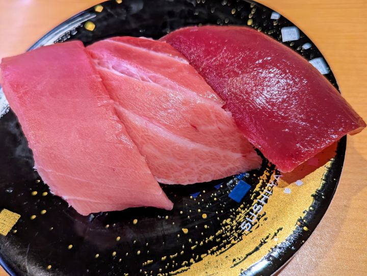 回転寿司やまと　レッド・スリーまぐろ3貫　赤み　中トロ　大トロ