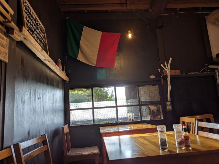 まーくんのぱすた小屋　テーブル席