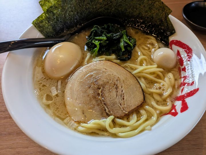 吟家　袖ヶ浦店　醤油味玉ラーメン（海苔増し）