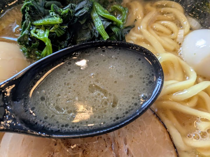 吟家　袖ヶ浦店　醤油ラーメン　スープ