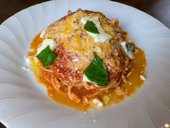 木更津市 トラットリア クオーレ(trattoria cuore)モッツァレラチーズとバジルのトマトパスタ