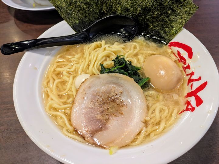 吟家 木更津店 醤油ラーメン