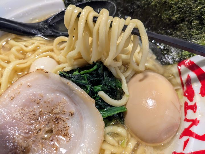 吟家 木更津店 醤油ラーメン
