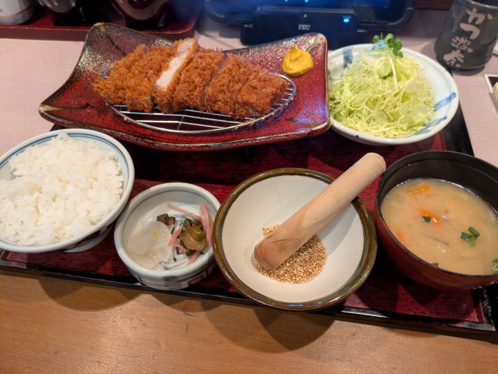 かつ波奈 木更津店 中ロースかつ定食