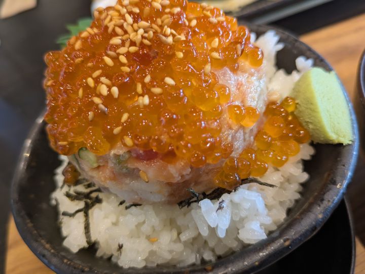 海鮮食堂KUTTA(クッタ):プレミアムKUTTA丼