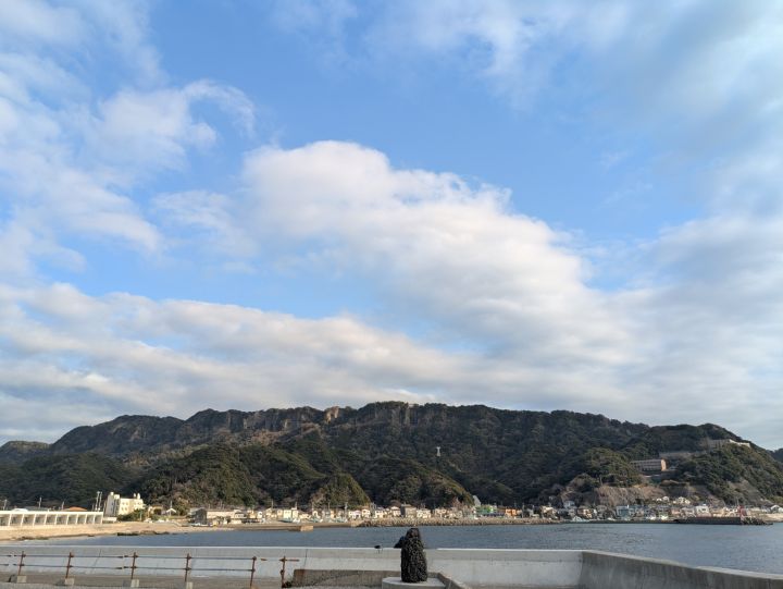 ザ・フィッシュの駐車場から一望できる東京湾と鋸山の絶景