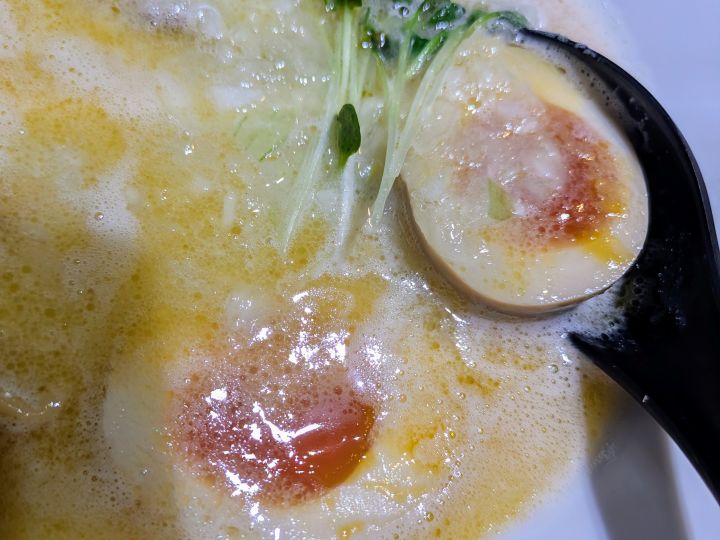 黄身がとろっとした拉麺帝王の味玉