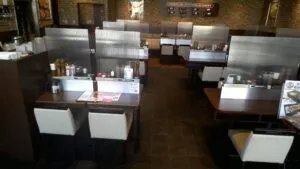 全席椅子席で落ち着いて食事ができる、いきなりステーキ木更津店の店内の様子