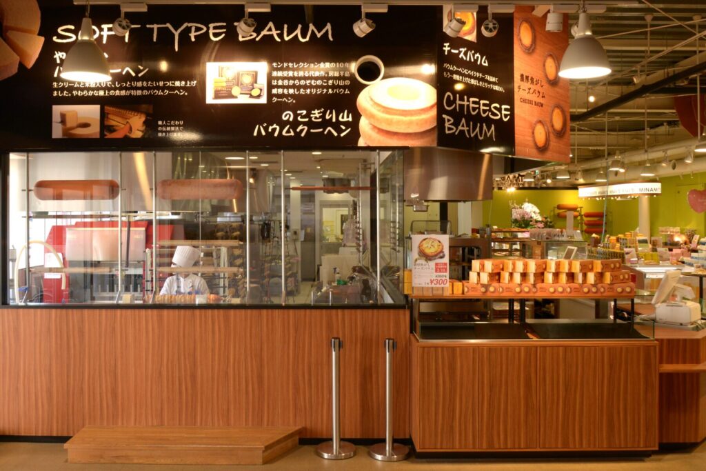 ザ・フィッシュの中にあるバウムクーヘン工房 見波亭の外観