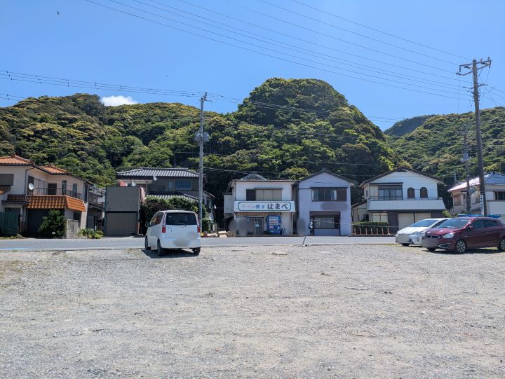 漁師めしはまべの向かいにある駐車場