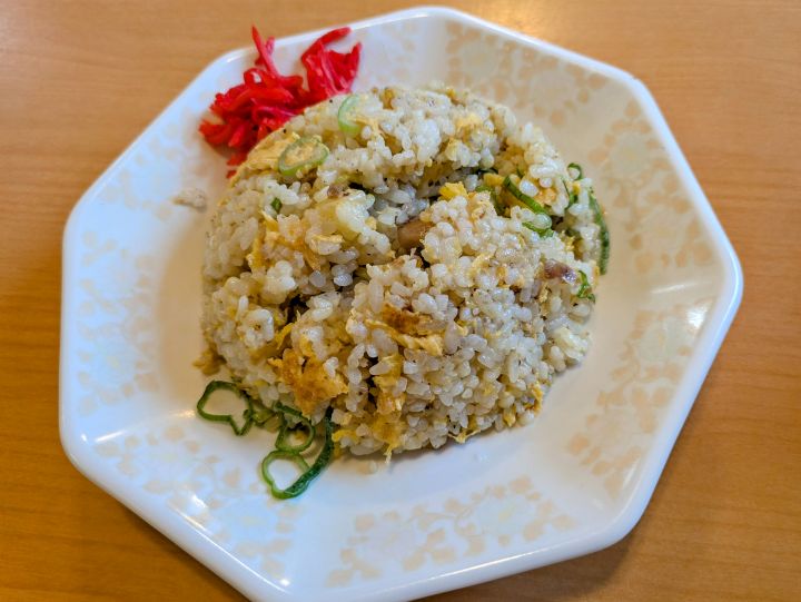 シンプルで美味しそうな半チャーハン。