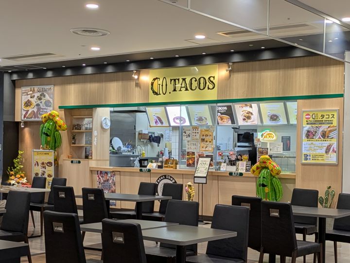 イオンモール富津フードコートにオープンしたGO.タコスの外観と看板