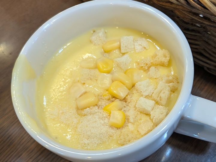 あさくま名物の濃厚なコーンスープ 