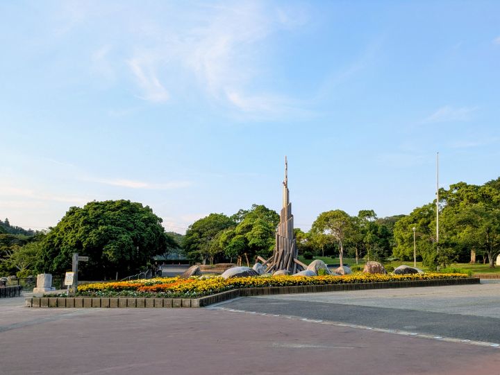 袖ヶ浦公園入口付近にある象徴的なオブジェ