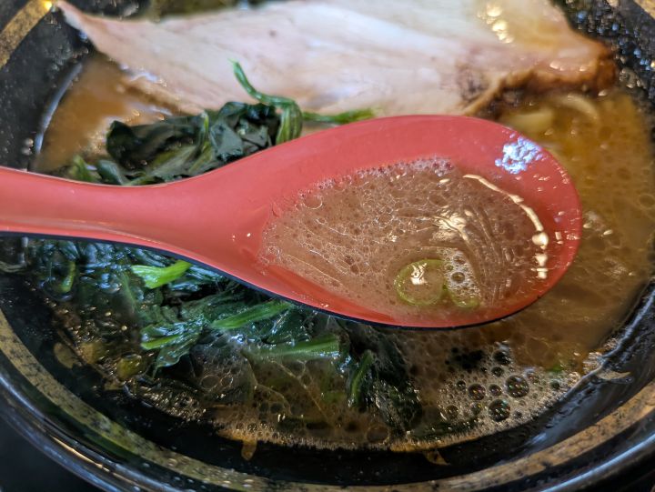 王道家直系 環家のラーメンのスープ