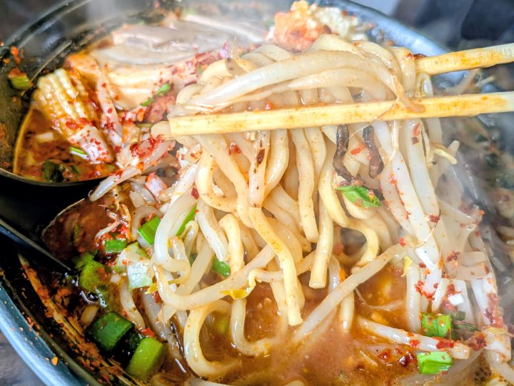 市原市 蠍ラーメンの中太麺ともやし